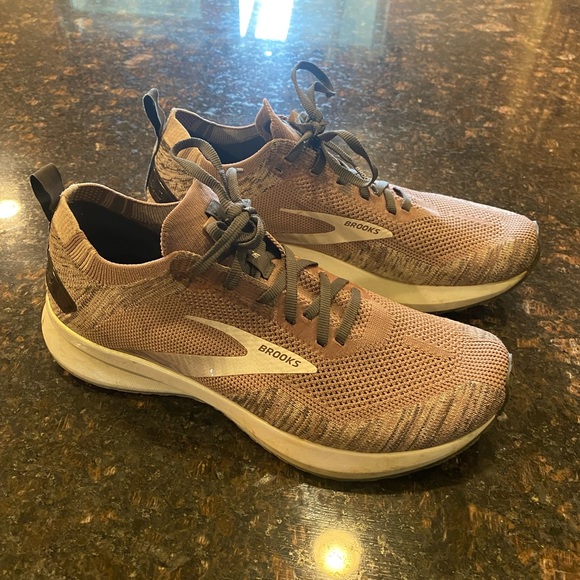 Only worn twice. Brand new condition. Great running shoes. - Picture 4 of 5